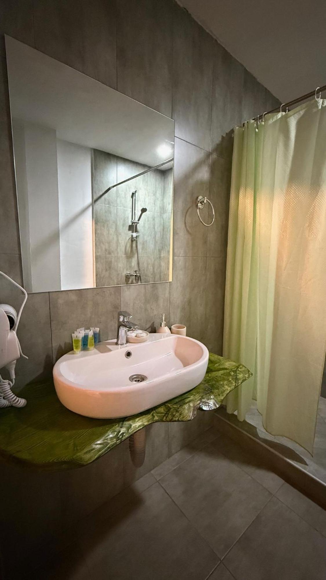 Hotel Ailama Местия Экстерьер фото