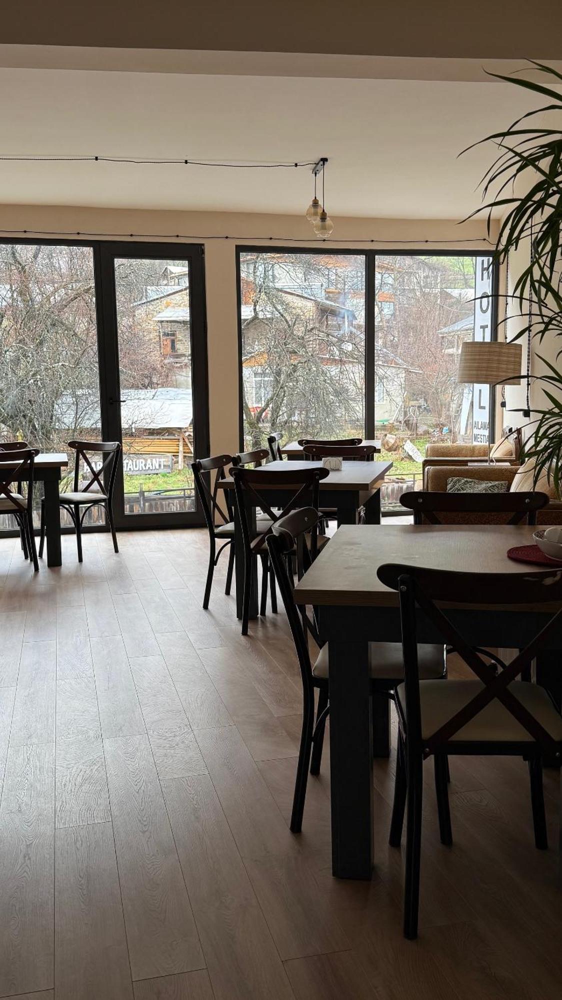Hotel Ailama Местия Экстерьер фото