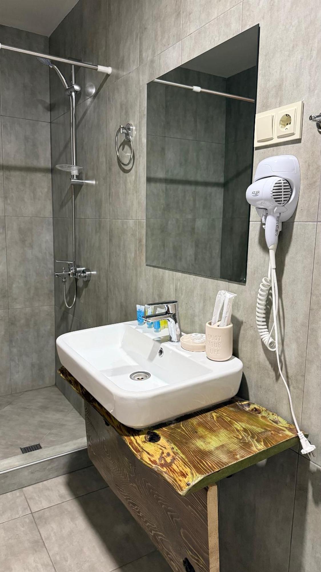 Hotel Ailama Местия Экстерьер фото